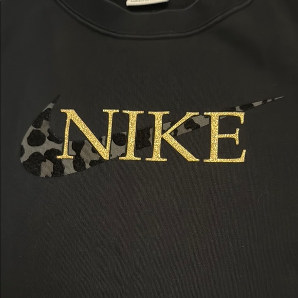 Nike Black Crewneck Sweatshirt Minimalist Design - Picture 2 of 7